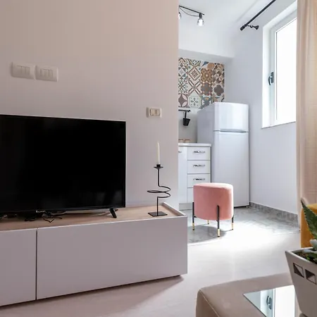 מלון דירות Garden Apartment's 3*