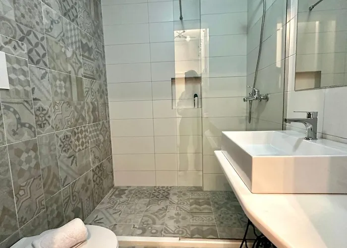 Garden Apartment's 3*